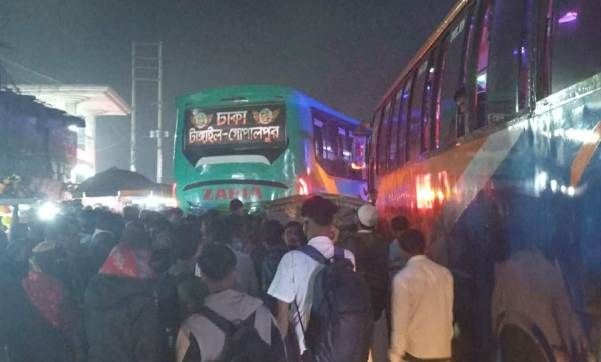 জাতীয় নির্বাচনের ছুটিতে ভাড়া নৈরাজ্য, আশুলিয়ার বাইপাইলে ঘরমুখো মানুষের চরম ভোগান্তি