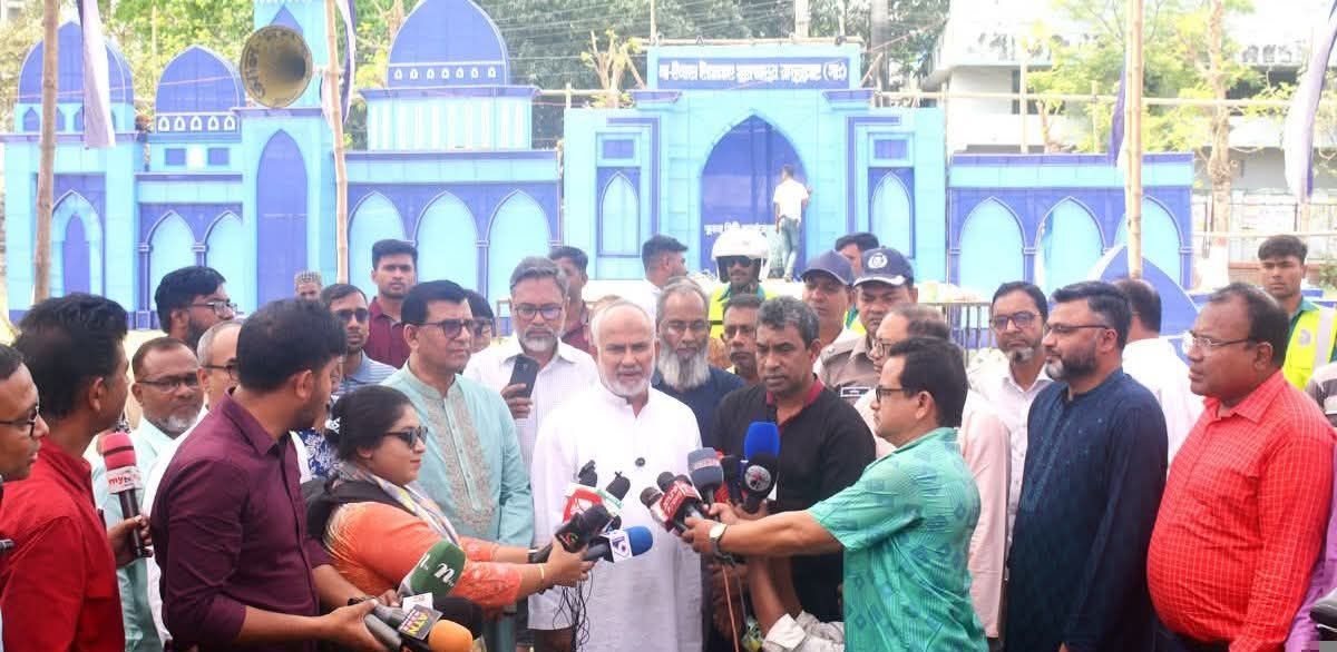 খুলনা সার্কিট হাউজ মাঠে ঈদজামাত আয়োজনের প্রস্তুতি পরিদর্শন করলেন কেসিসি প্রশাসক