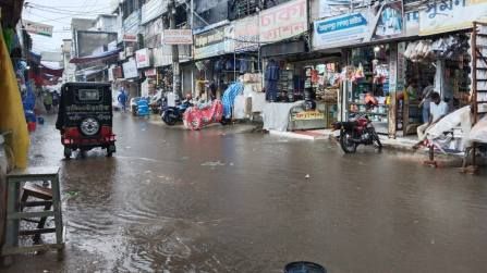 সৈয়দপুরের প্রধান সড়কও বাসাবাড়িতে পানি, ২২ মিলিমিটার বৃষ্টি পাতের রেকর্ড