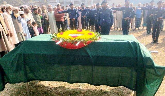 পত্নীতলায় বীর মুক্তিযোদ্ধার রাষ্ট্রীয় মর্যাদায় দাফন সম্পন্ন