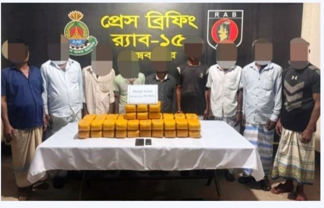 বাঁকখালী নদীর মোহনা থেকে ৪লাখ ৬০ হাজার ইয়াবা সহ ৯জন আটক