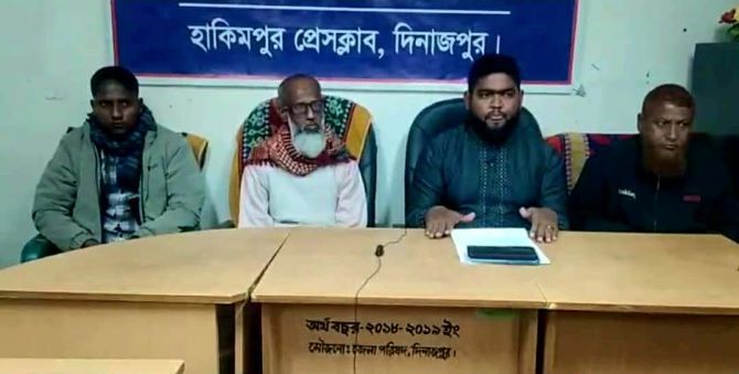 দিনাজপুরের হাকিমপুরে নিয়োগ বানিজ্যের নামে অপপ্রচারের বিরুদ্ধে ম্যানেজিং কমিটির সংবাদ সম্মেলন