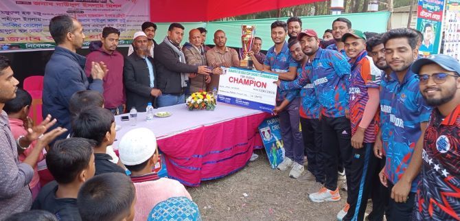 মিরসরাইয়ে ১৫ তম দূরন্ত টি- টুয়েন্টি গোল্ডকাপ ক্রিকেট টুর্ণামেন্টb চ্যাম্পিয়ন প্রাণ ওয়ারিয়র্স