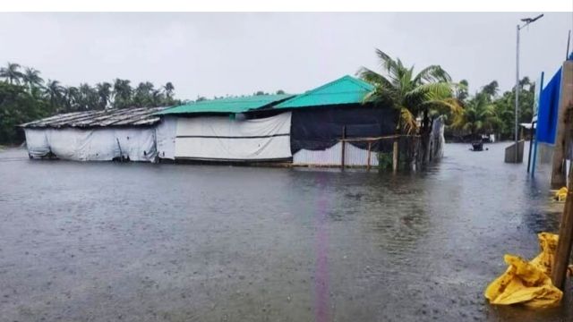 টানা বৃষ্টিতে সেন্টমার্টিনের ৪ গ্রামের মানুষ পানিবন্দি