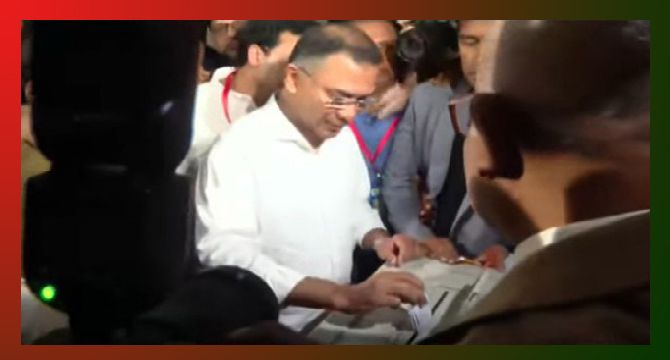 ভোট দিলেন তারেক রহমান