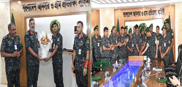 বাংলাদেশ আনসার ও গ্রাম প্রতিরক্ষা বাহিনীর  উপপরিচালক পদে পদোন্নতি প্রাপ্ত ১৫ জনকে র‍্যাংক ব্যাজ পরালেন মহাপরিচালক