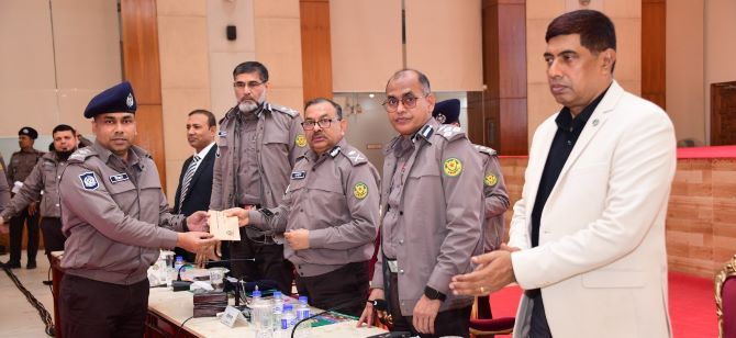ডিএমপির ডিসেম্বর-২০২৫ মাসের মাসিক অপরাধ সভায় শ্রেষ্ঠ হলেন যারা