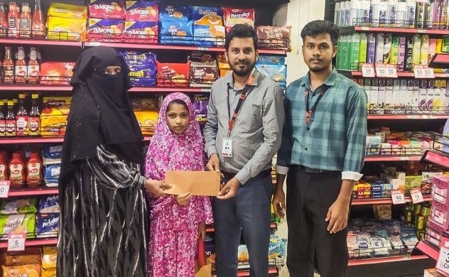 শিক্ষা ও জীবনের সহায়তায় সামিয়ার হাতে চেক তুলে দিল স্বপ্ন
