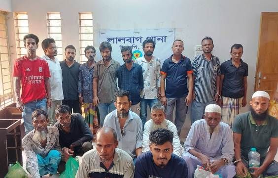 বিশেষ অভিযানে বিভিন্ন অপরাধে জড়িত ৩৮ জনকে গ্রেফতার করেছে মোহাম্মদপুর ও লালবাগ থানা পুলিশ