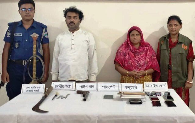 খুলনার রাজাপুরে যৌথবাহিনীর অভিযানে অস্ত্র নেশা দ্রব্যসহ দুই জন কে গ্রেফতার করেছে