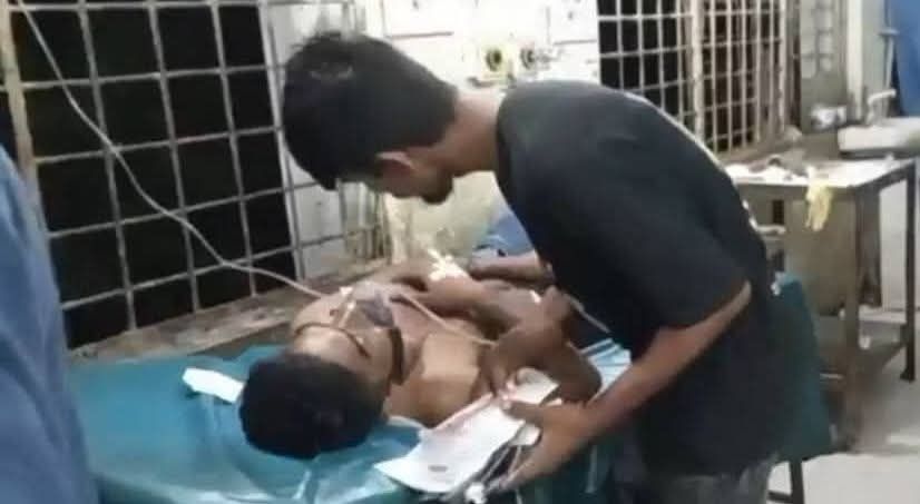 খুলনা লবনচরায় দুর্বৃত্তের ছুরিকাঘাতে সাগর মোল্লা নামের যুবক গুরুতর আহত হয়েছে