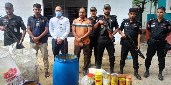 রাজধানীর কদমতলী ও ডেমরা এলাকায় নকল ঔষধ ও খাদ্য উৎপাদনকারী বিভিন্ন প্রতিষ্ঠানে র‌্যাবের ভ্রাম্যমান আদালত কর্তৃক জরিমানা, ও প্রতিষ্ঠান সীলগালা