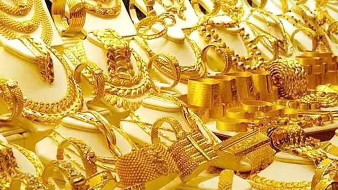 আজ থেকে নতুন দামে বিক্রি হচ্ছে সোনা