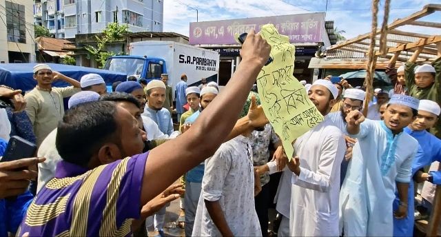 আ’লীগ ও বিএনপিকে জড়িয়ে পোস্টার প্রদশর্ণ করায় ভোলায় হাতাহাতি