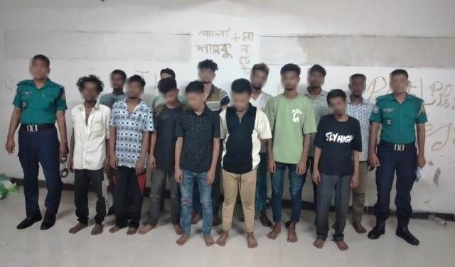 মোহাম্মদপুর থানা পুলিশের বিশেষ অভিযানে বিভিন্ন অপরাধে জড়িত ১৩ জন গ্রেফতার