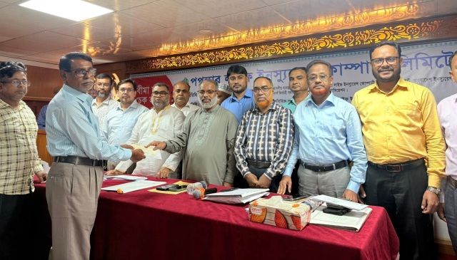 ময়মনসিংহে পপুলার লাইফ ইনস্যুরেন্সের বীমাদাবীর ৩ কোটি ৭৫ লক্ষ টাকার চেক হস্তান্তর