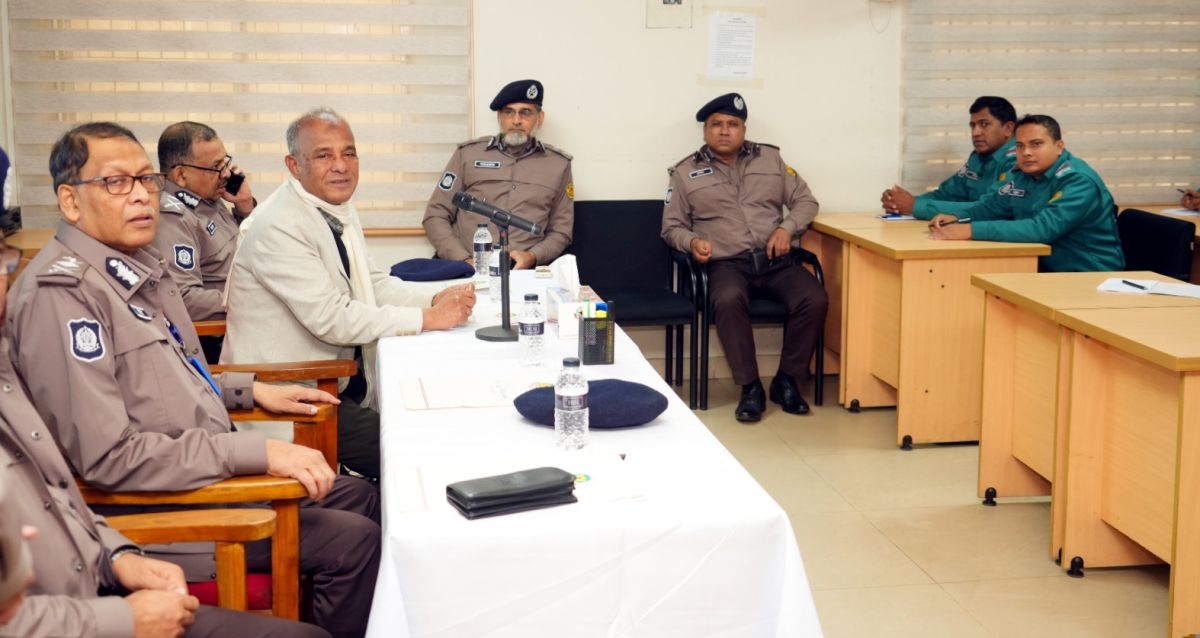 *ডিএমপি ট্রেনিং একাডেমিতে নির্বাচনী দায়িত্বে পুলিশের দক্ষতা ও সক্ষমতা বৃদ্ধিমূলক প্রশিক্ষণ পরিদর্শন করলেন স্বরাষ্ট্র উপদেষ্টা*