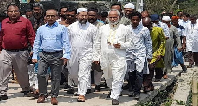 খুলনায় রায়পাড়া বাইপাস সড়ক ও ড্রেনেজ কাজ পরিদর্শন করলেন সিটি কর্পোরেশনের প্রশাসক