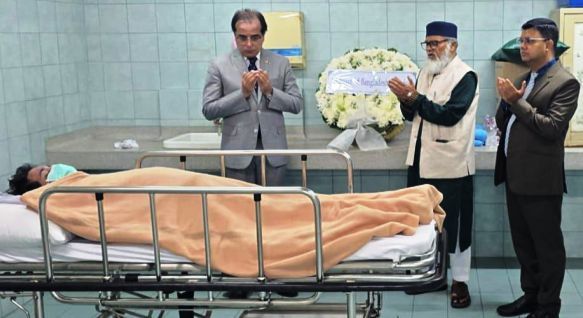 জুলাইবিপ্লবী শহিদ হাসানকে দেখতে হাসপাতালে ধর্ম উপদেষ্টা