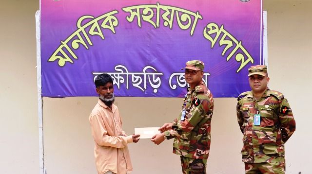 লক্ষীছড়ি সেনাবাহিনীর উদ্যােগে মানবিক সহায়তা প্রদান
