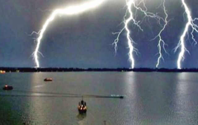 পত্নীতলায় বজ্রপাতে নিহত ১, আহত ৪