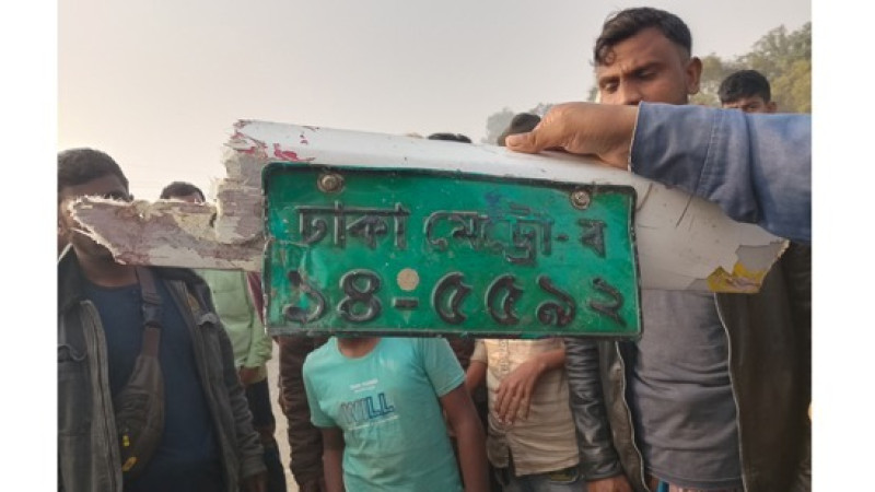 নওগার ধামইরহাটে পিকনিকের বাসের সাথে মুখোমুখি সংঘর্ষে একজন ফটোস্ট্যাট ব্যবসায়ী নিহত