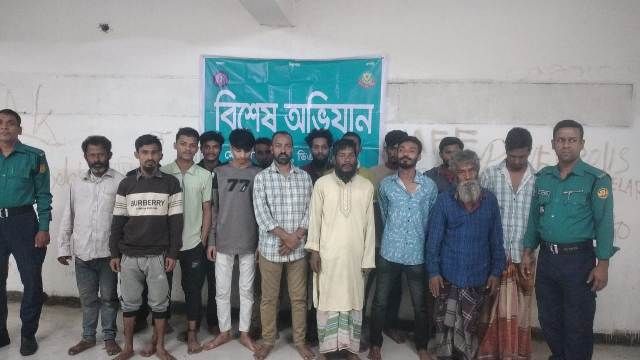 মোহাম্মদপুর থানা পুলিশের বিশেষ অভিযানে বিভিন্ন অপরাধে জড়িত ১৬ জন গ্রেফতার