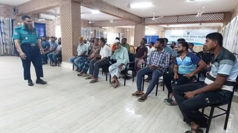 খুলনায় যানজটমুক্ত নগরী গড়তে কেএমপি'র অনন্য উদ্যোগ: ইজিবাইক চালকদের প্রশিক্ষণ