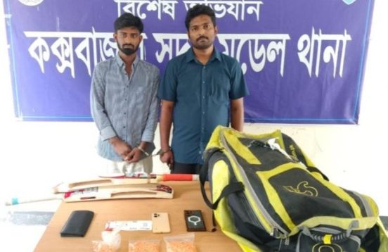 কক্সবাজার বিমানবন্দরে যাত্রীদের কাছ থেকে ইয়াবা উদ্ধার, আটক ২