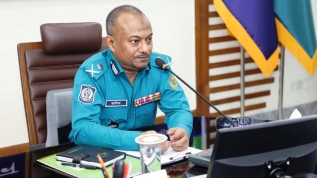 অস্ত্রধারী সন্ত্রাসী দেখলেই ব্রাশফায়ার: সিএমপি কমিশনার