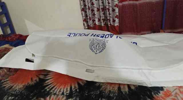 আশুলিয়ায় শান্তা নামের এক  মডেল নারীর ঝুলন্ত লাশ উদ্ধার করেছেন থানা পুলিশ!