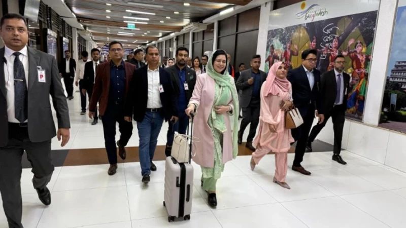 লন্ডনের উদ্দেশে ঢাকা ছাড়লেন ডা. জুবাইদা