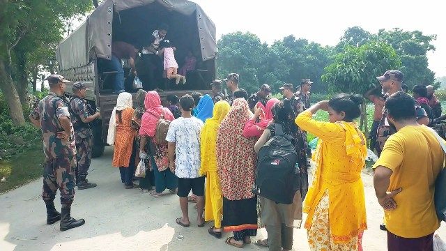 গাংনীর  দু’টি সীমান্ত দিয়ে ৬০ জনকে বিএসএফের হস্তান্তর