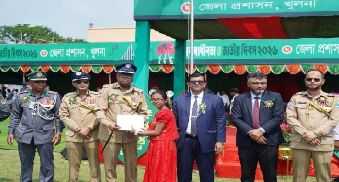 খুলনা নগরীতে মহান স্বাধীনতা দিবস উদযাপন অনুষ্ঠানে কেএমপি'র অতিরিক্ত পুলিশ কমিশনার