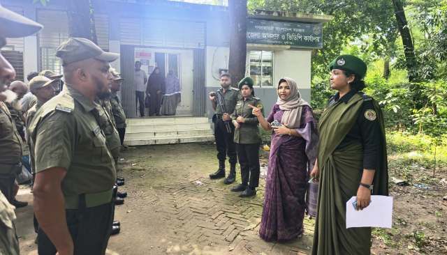 শারদীয় দুর্গাপূজা উপলক্ষে আনসার সদস্যদের  নিরলসভাবে দায়িত্ব পালনে ইউএনও'র নির্দেশনা