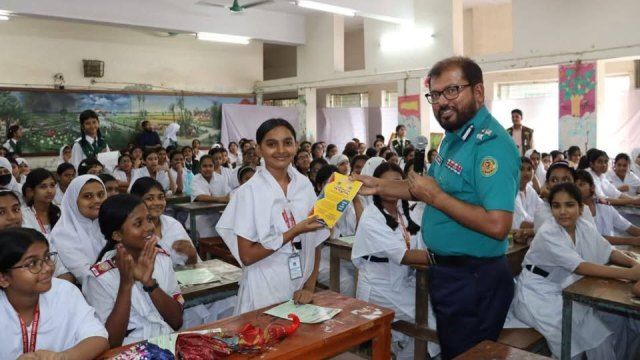 মানব পাচার. অনিরাপদ অভিবাসন. বাল্যবিবাহ প্রতিরোধে সচেতনতা মূলক সেশন অনুষ্ঠিত হয়