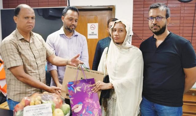 শহীদ আব্দুল্লাহ বিন জাহিদের মায়ের সাথে সাক্ষাৎ করে জিসানের চিকিৎসা খোঁজ নিলেন তারেক রহমান
