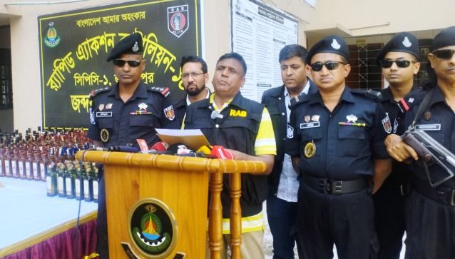 জামালপুরে র‍্যাবের অভিযানে ২৬০ বোতল ভারতীয় বিদেশি মদ আটক