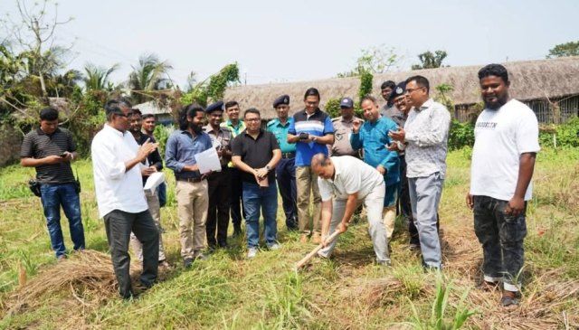 খুলনার লবণচরা থানার নতুন ভবনের ভিত্তিপ্রস্তর স্থাপন করলেন কেএমপি কমিশনার