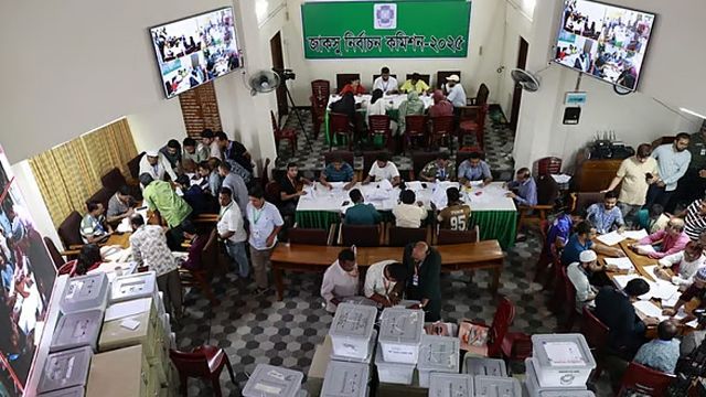 পুনরায় চলছে জাকসুর ভোট গণনা, রাতের মধ্যেই ঘোষণা হবে জাকসুর ফল
