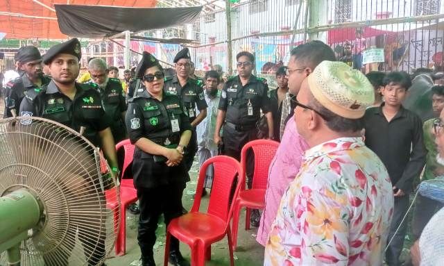 আসন্ন ঈদ-উল-আযহা উপলক্ষে বিভিন্ন পশুর হাট পরিদর্শন এবং ঈদযাত্রা নিবির্ঘ্ন করতে বিশেষ নিরাপত্তা ব্যবস্থা জোরদার করেছে র‌্যাব-১০