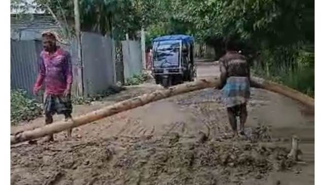 কুড়িগ্রামের রৌমারী রাজিবপুরে ব্যাংঙ্গের ছাতার মতো গড়ে উঠেছে অবৈধ ড্রেজার ভেকু মাটি তোলা বানিজ্য