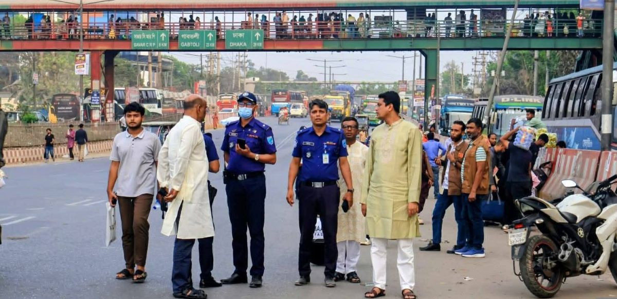 ঢাকা-টাঙ্গাইল ও নবীনগর-আরিচা মহাসড়কে যানজট নিরসনে পুলিশের তৎপরতা জোরদার