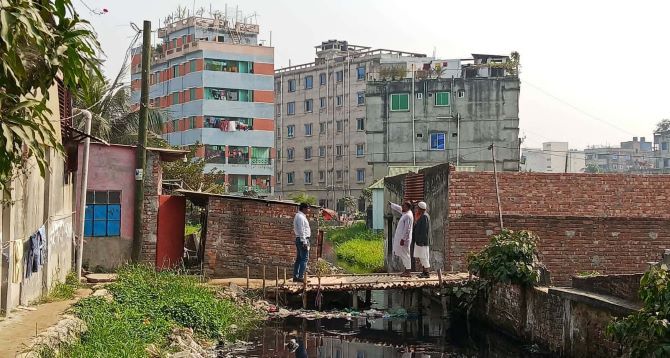 আশুলিয়ায় সরকারি নয়নজুলি খালের জমি প্লট আকারে কোটি টাকা বিক্রির অভিযোগ