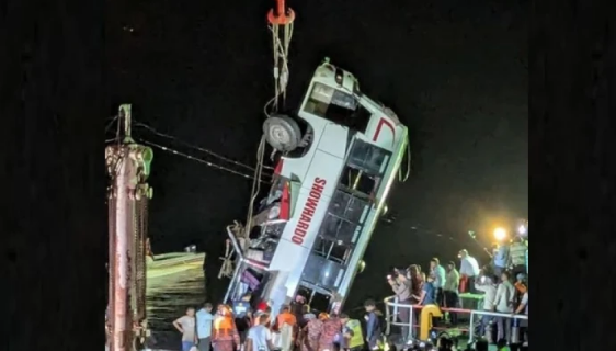 পদ্মায় বাসডুবি: এখন পর্যন্ত ২৬ জনের মরদেহ উদ্ধার