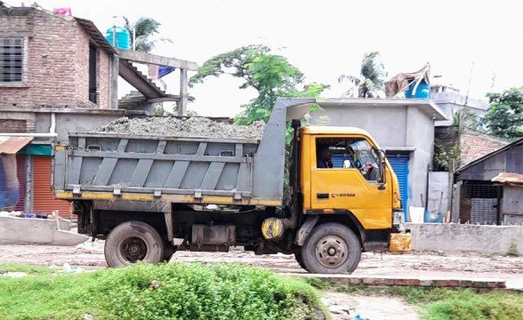 খুলনা  মহানগরীর বাইপাস সড়কে বেপরোয়া ডাম্প ট্রাক চলাচল বন্ধে বিশেষ টাস্কফোর্স গঠনের দাবি