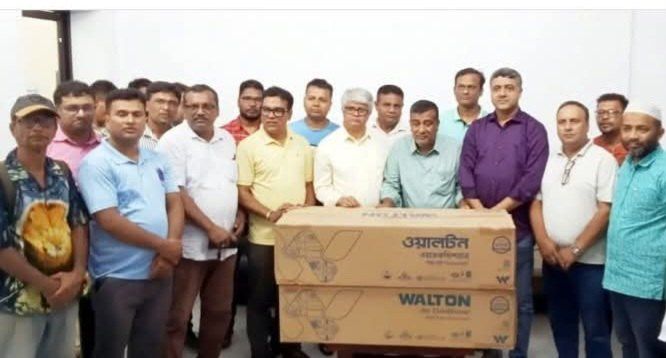 যুক্তরাজ্য বিএনপির সিনিয়র যুগ্ম সাধারণ সম্পাদক পক্ষ থেকে খুলনা প্রেস ক্লাবে এসি প্রদান