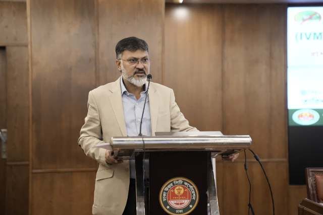 রাস্তায় হাঁটার সময় মানুষ যেন আমাদের ব্লেম দিতে না পারে: মশককর্মীদের উদ্দেশ্যে ডিএনসিসি প্রশাসক