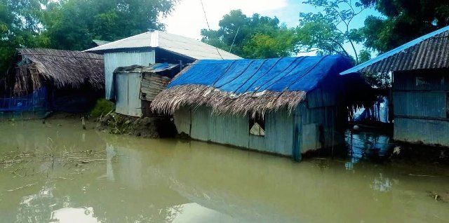 বাগেরহাটের রামপালে কৈগর্দ্দাসকাটি গ্রামে জোয়ারের পানিতে প্লাবিত ৪৫ বাড়িঘর. জনদুর্ভগ চরমে