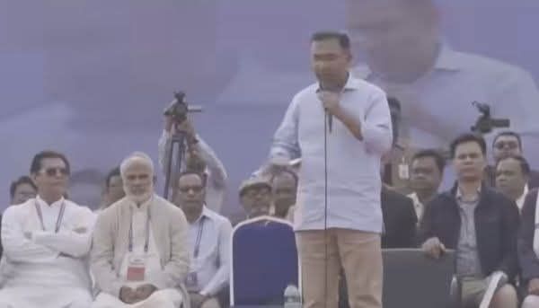 খুলনার খালিশপুরে প্রভাতী স্কুল মাঠে বিএনপির নির্বাচনী জনসভায় দলের চেয়ারম্যান তারেক রহমান